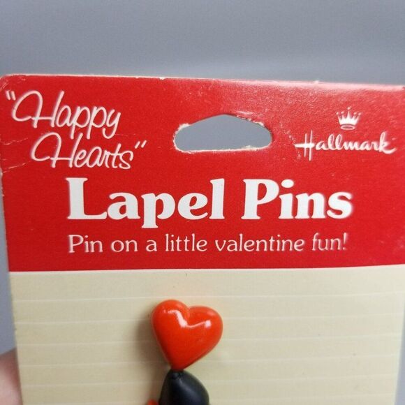Vintage Hallmark Valentine Lapel Pin 1984 NOS Seal Heart Bowtie, Happy Hearts - Picture 4 of 9